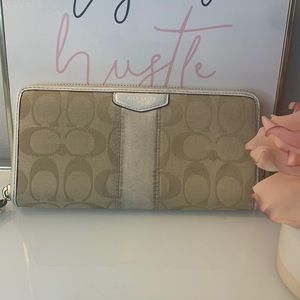 COACH Beige and White Monogram Long Wallet